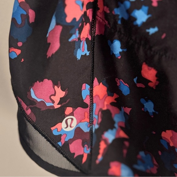 Lululemon Hotty Hot Low Rise Shorts | Dandy Digie Multi / Black Rare size 10 - Picture 5 of 5